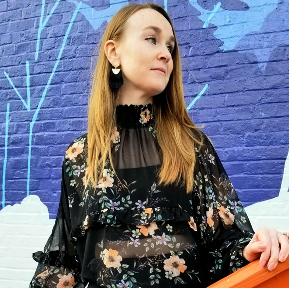 Meet your Posher, Nicole - Picture 1 of 1